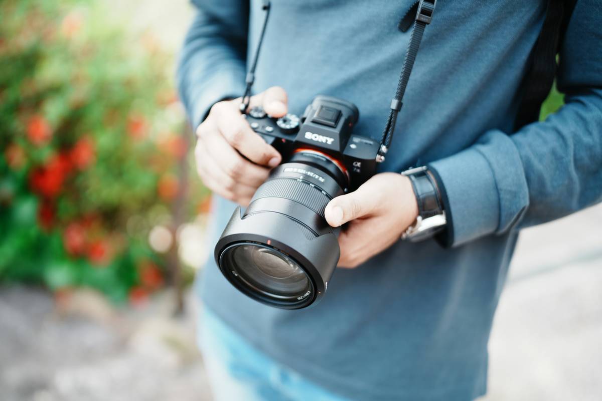 A graphic showing a broken camera lens symbolizing lost investment